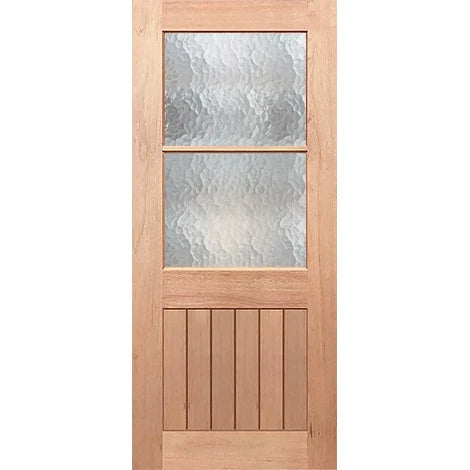 Classic cathedral pattern complemented by vertical grooves